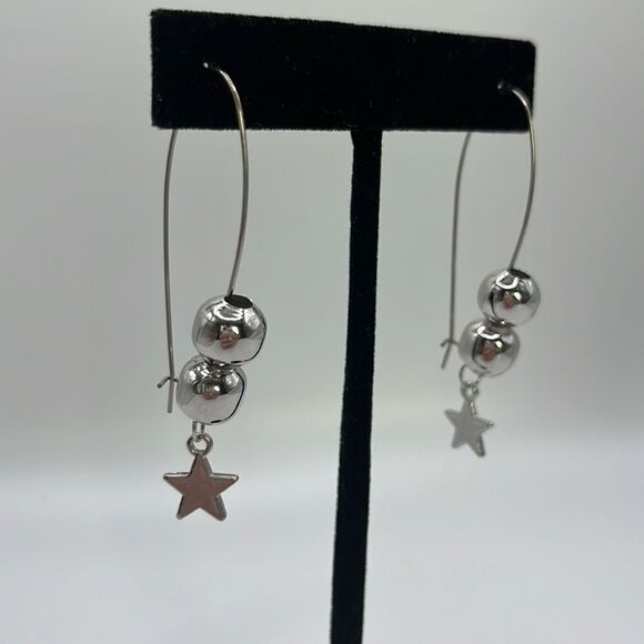 Silver-tone Dangle Drop Wire Earrings Silver Beads and Star Charm - Picture 1 of 11